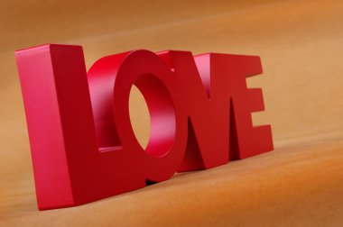 Aşk Turuncu zemin üzerine yazı