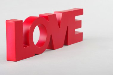 Gri zemin üzerine yazı aşk