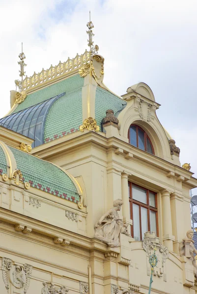 Casa Municipal na Praça da República em Praga . — Fotografia de Stock