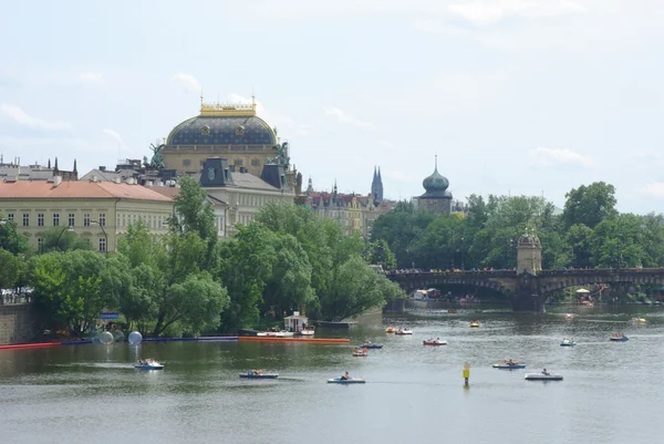 View of the Old Town pier architecture and Charles Bridge over Vltava river in Prague, Czech Republic — Stock Photo, Image