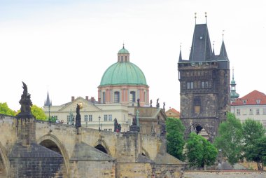 Prag ve charles Köprüsü'nün görünümü