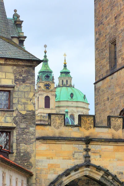 Vue sur le château de Prague et le pont de Charles — Photo