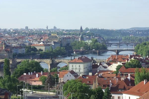 Weergave van Praag en charles bridge — Stockfoto