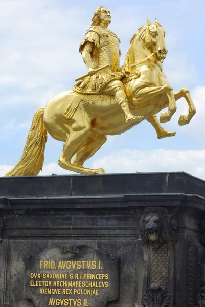 Золотий пам'ятник Фрідріх Август Ii, короля Саксонська. — стокове фото