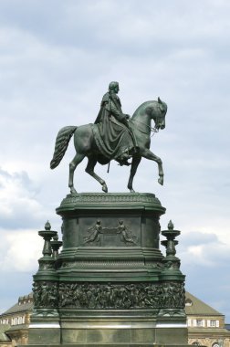 Tiyatro Meydanı Dresden'opera binası Semperoper önünde Johann Kral.
