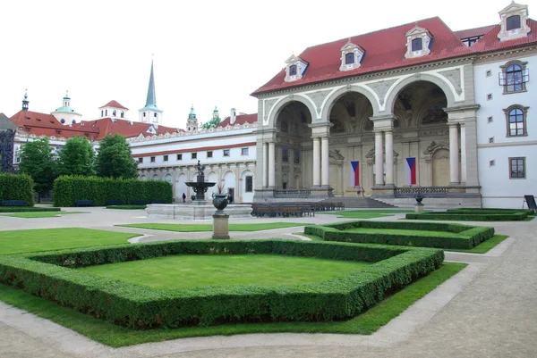 Valdstejnska 정원 및 프라하 성, 프라하, 체코 공화국 — 스톡 사진