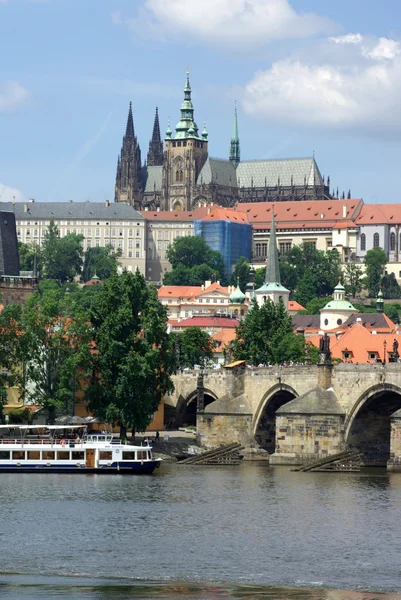 Praha - Charles-broen, Tsjekkia – stockfoto