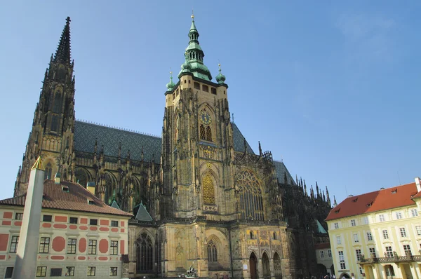 St. Vitus-Kathedrale und Prager Burg. Prag, Tschechische Republik — Stockfoto