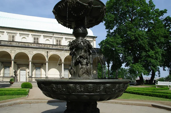 Kralovska Zahrada a Royal Gardens park Hradcany Prága Csehorszag Europe — Stock Fotó