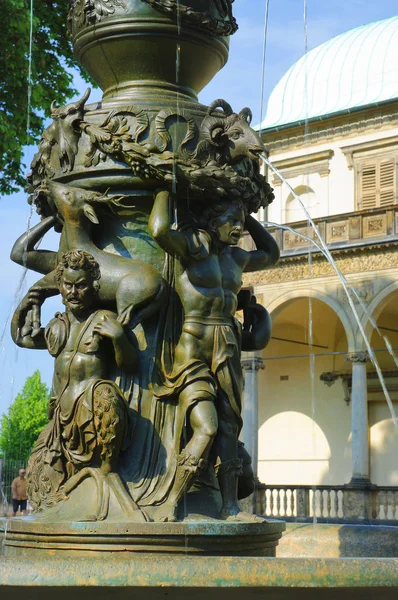 Kralovska Zahrada królewskie ogrody parku Hradczany Praga Czechy Europy — Zdjęcie stockowe