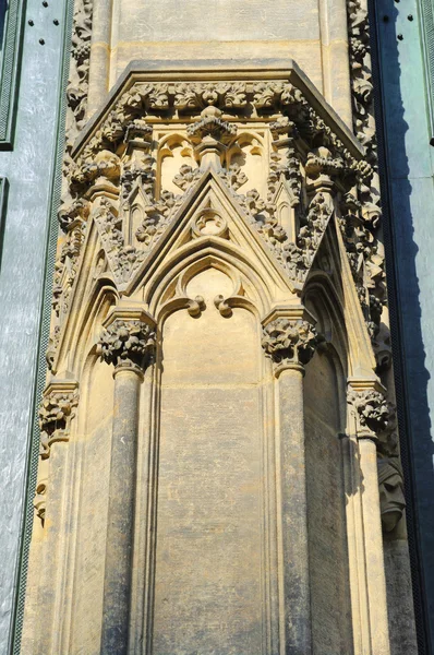 Vue rapprochée détaillée de la cathédrale Saint-Vitus de Prague Château de Prague, République tchèque — Photo