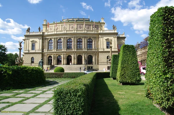 Belo edifício neo-renascentista Rudolfiunum na Praça Jan Palach em Praga — Fotografia de Stock