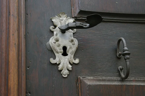 Alter Türklopfer in Prag — Stockfoto