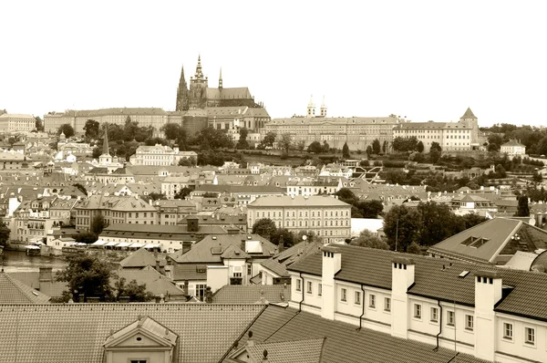 Výhledem na starou prahu město — Stock fotografie