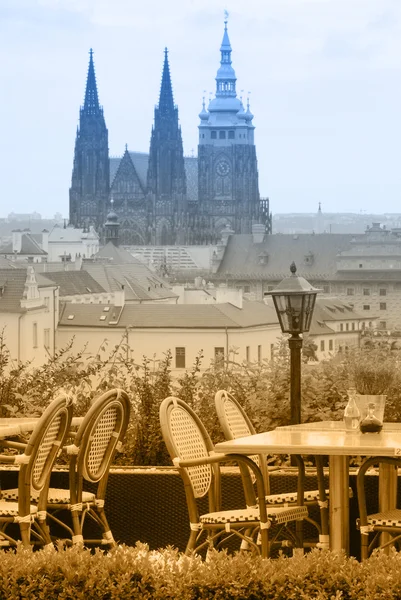 Postal bicolor con vista a Praga — Foto de Stock