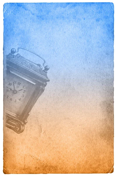 Двухцветная открытка со старыми часами — стоковое фото