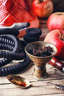 Elma lezzet ile nargile