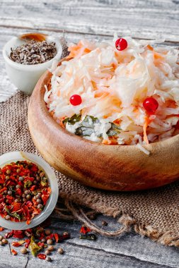 Cranberries ile lahana turşusu