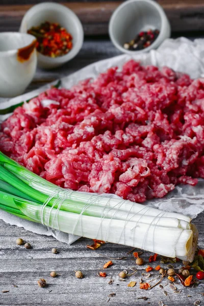 Carne picada cruda —  Fotos de Stock