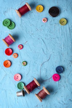 renkli plastik düğmeler