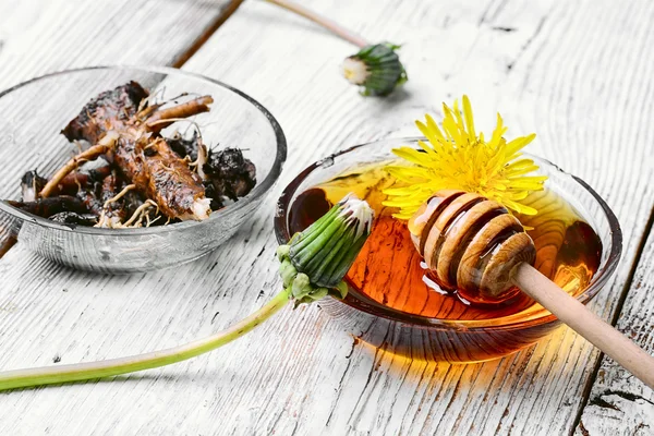 Honey made from dandelion — Stock Photo, Image