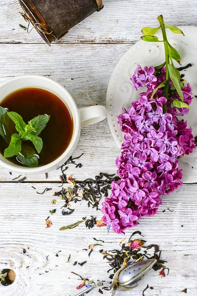 Té de natillas y lila — Foto de Stock