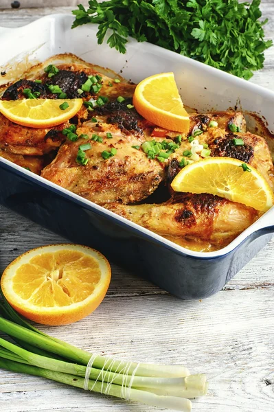 Gegrilltes Hühnchen in Orange — Stockfoto