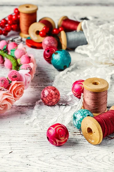 Beautiful beads and spool of thread — Stock Photo, Image