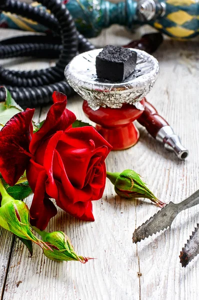 Hookah and red rose — Stock Photo, Image