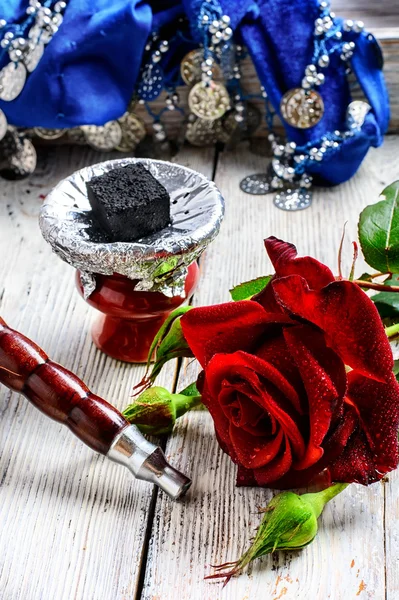 Hookah and red rose — Stock Photo, Image