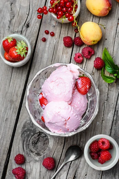 Skål med frukt glass — Stockfoto