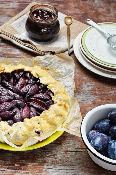 Tarta con ciruelas —  Fotos de Stock