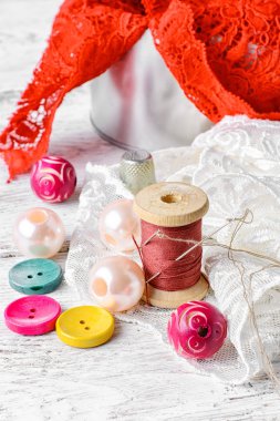 İplik, düğme ve kumaş
