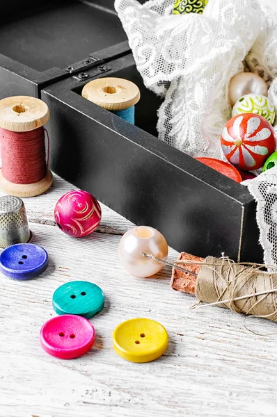 Thread,button and fabric — Stock Photo, Image