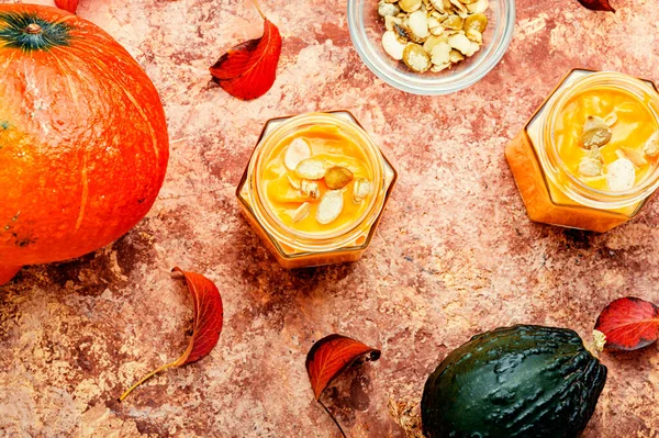 Batido Calabaza Saludable Jarros Vidrio Platos Tradicionales Otoño — Foto de Stock