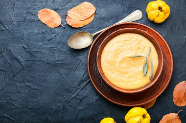 Ayva ezmesi ya da krema çorbası. Sonbahar çorbası. Boşluğu kopyala.