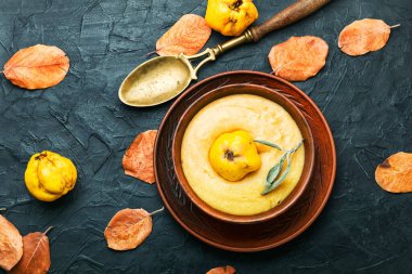 Ayva püresi ya da krema çorbası.