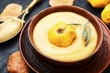 Ayva püresi ya da krema çorbası.