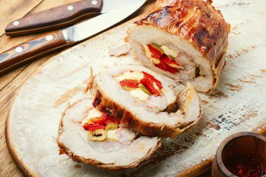 Peynir, biber ve zeytinle dolu köfteler..