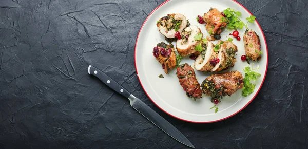 Fried turkey rolls or sausages with spinach and cranberries.