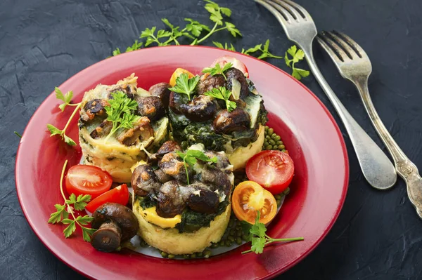 Polenta Maïspap Met Champignons Spinach Italiaanse Keuken — Stockfoto