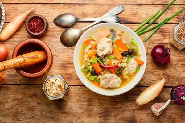 Sopa Deliciosa Com Frango Abóbora Brocas Comida Asiática — Fotografia de Stock