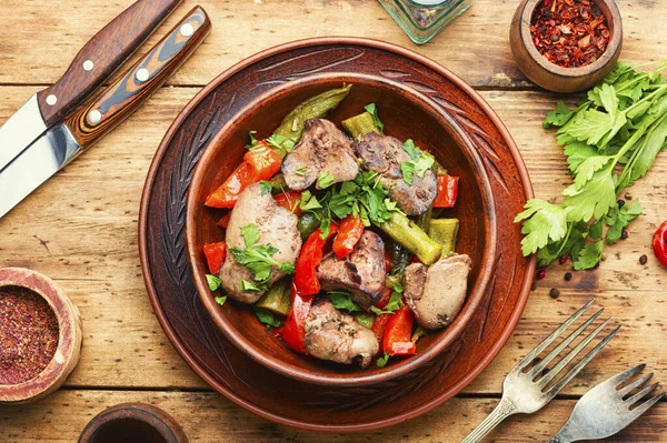 Salat Mit Leber Paprika Okra Und Kräutern Hühnerlebersalat — Stockfoto