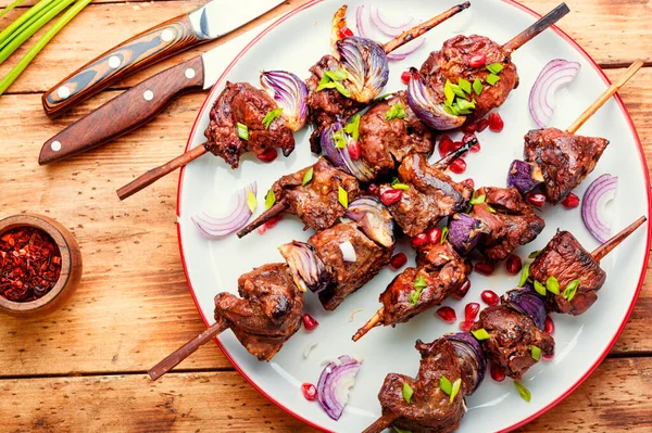 Kebab Fígado Grelhado Com Cebola Espetos Madeira — Fotografia de Stock