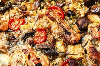 İştah açıcı yahni ya da tavuk eti ve sebzeli ragout.