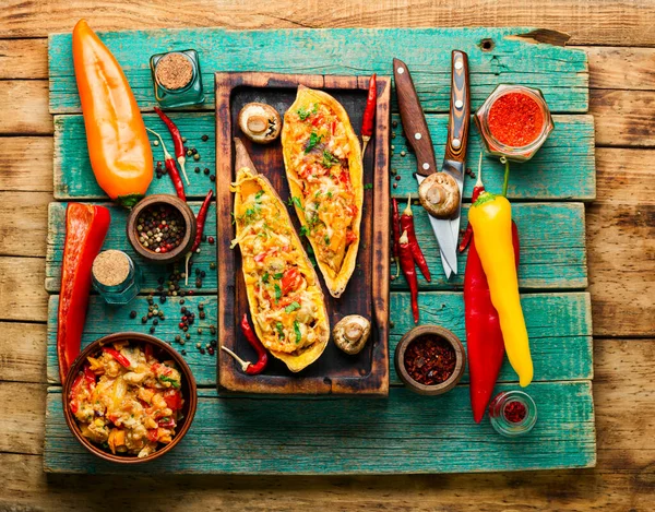 Batatas Horno Con Pimientos Quinua Champiñones Mitades Batata Rellenas Verduras — Foto de Stock