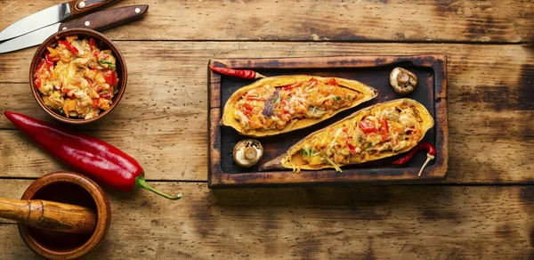 Ñame Horno Con Pimientos Quinua Setas Mitades Batata Rellenas Verduras — Foto de Stock