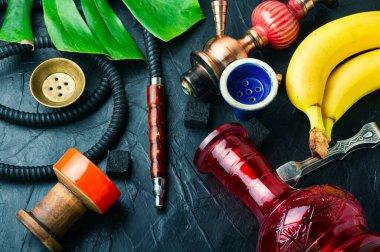 Olgun muz aromalı nargile tütünlü oryantal sigara shisha.