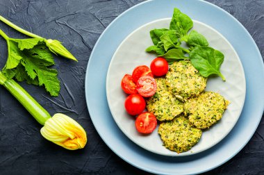 İştah açıcı diyet kabak pirzolası. Kabaktan diyet sebze pirzolası.