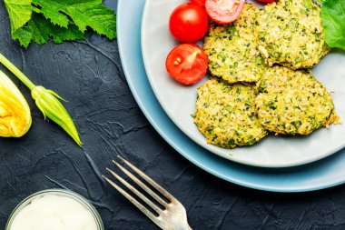 İştah açıcı diyet kabak pirzolası. Kabaktan diyet sebze pirzolası.